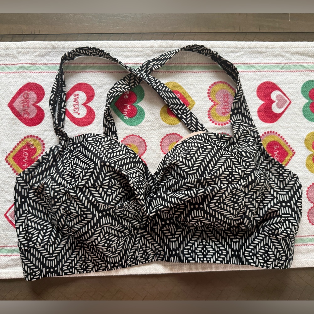 Black and White Patterned Bathing Suit Top